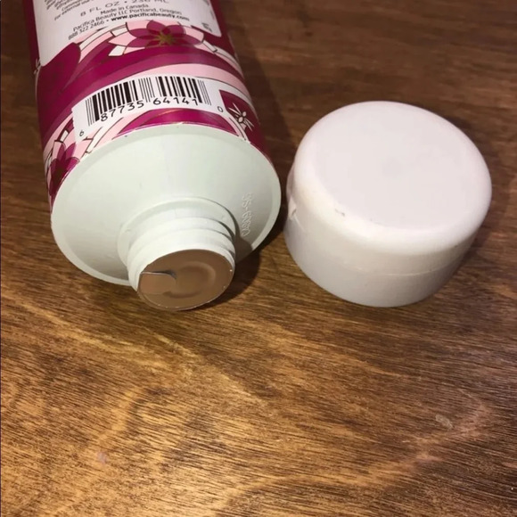 Pacifica 8 ounce shampoo for dry treated hair - Picture 3 of 3